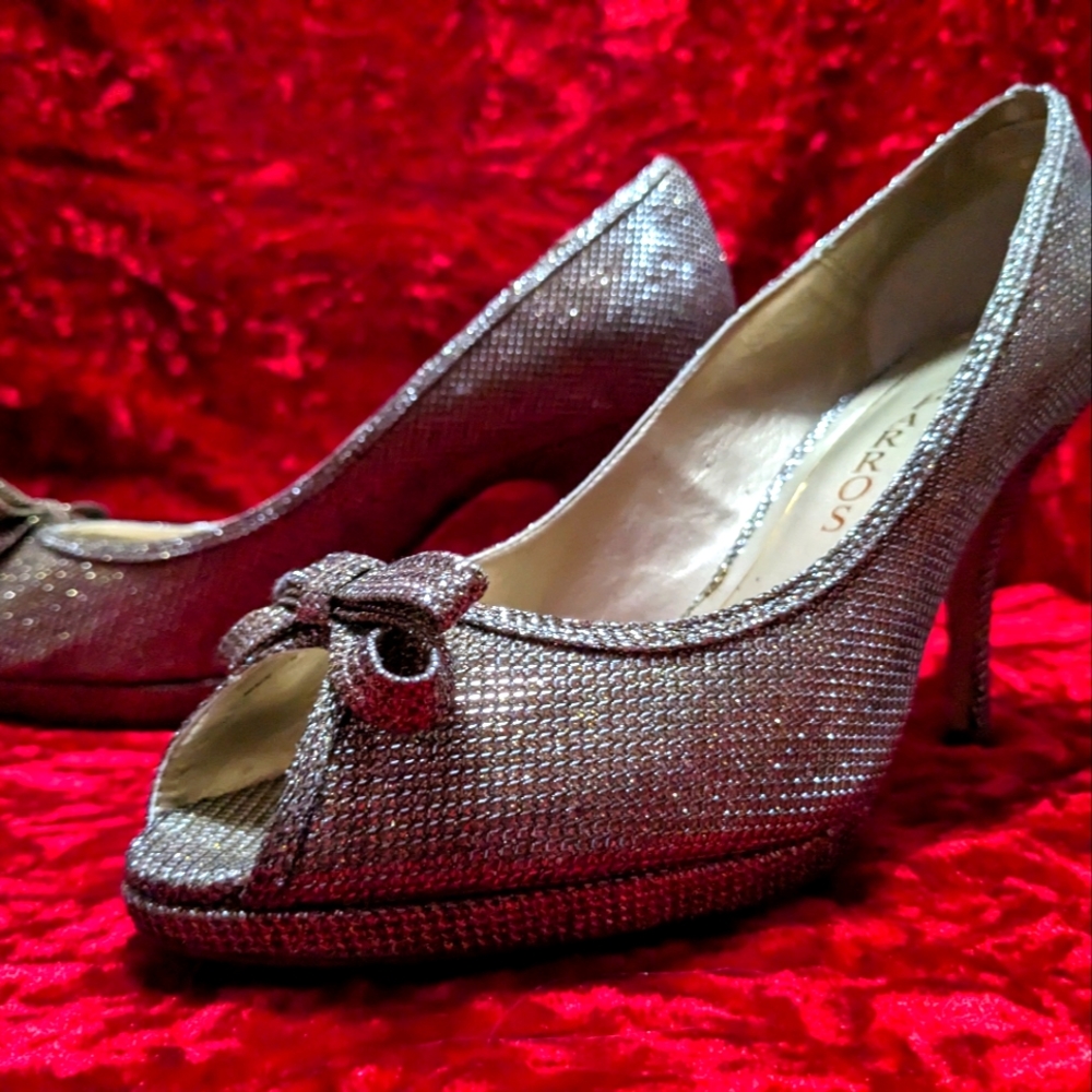 Sparkly champagne peep toe party shoes - put a bow on it!